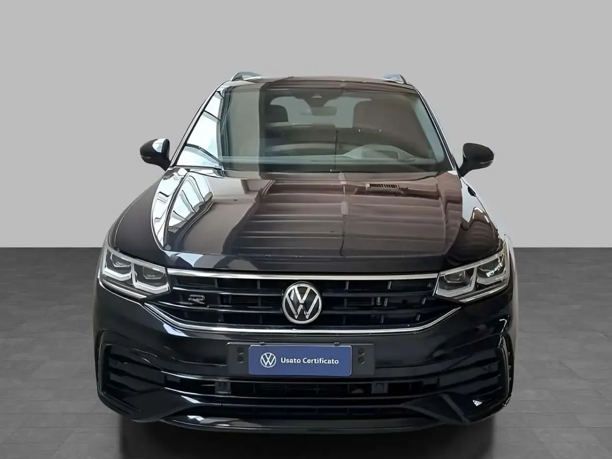 Usata VW Tiguan R-line 150 CV (110 kW) 2023 Deep black perlato SUV