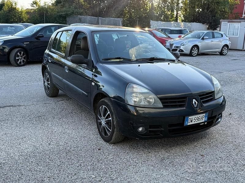 Usata Renault Clio II Dynamique 58 CV (42 kW) 2009 Nero Berlina
