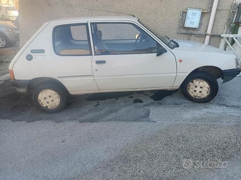 Usata Peugeot 205 44 CV (32 kW) 1989 Bianco Utilitaria