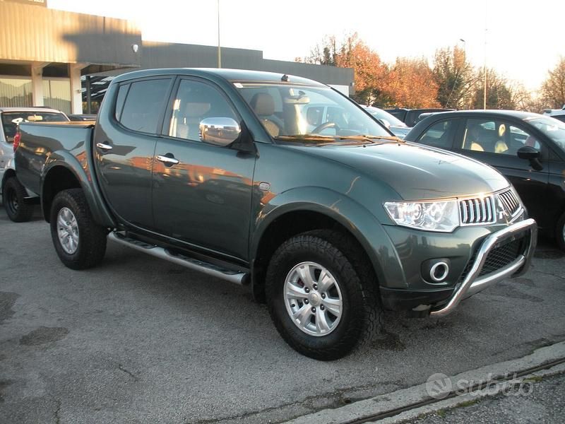 Usata Mitsubishi L200 Intense 136 CV (100 kW) 2013 Verde Pick-up