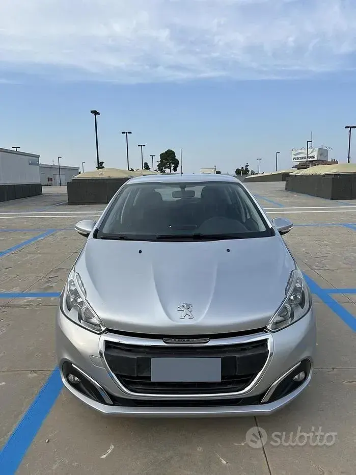 Usata Peugeot 208 82 CV (60 kW) 2017 Grigio Utilitaria