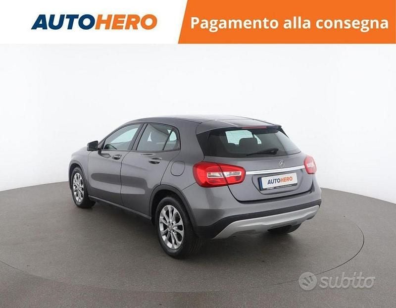 Usata Mercedes GLA180 109 CV (80 kW) 2015 Grigio SUV