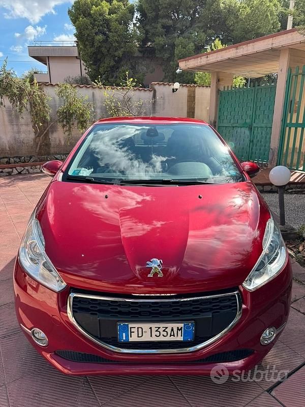 Usata Peugeot 208 82 CV (60 kW) 2013 Rosso Utilitaria