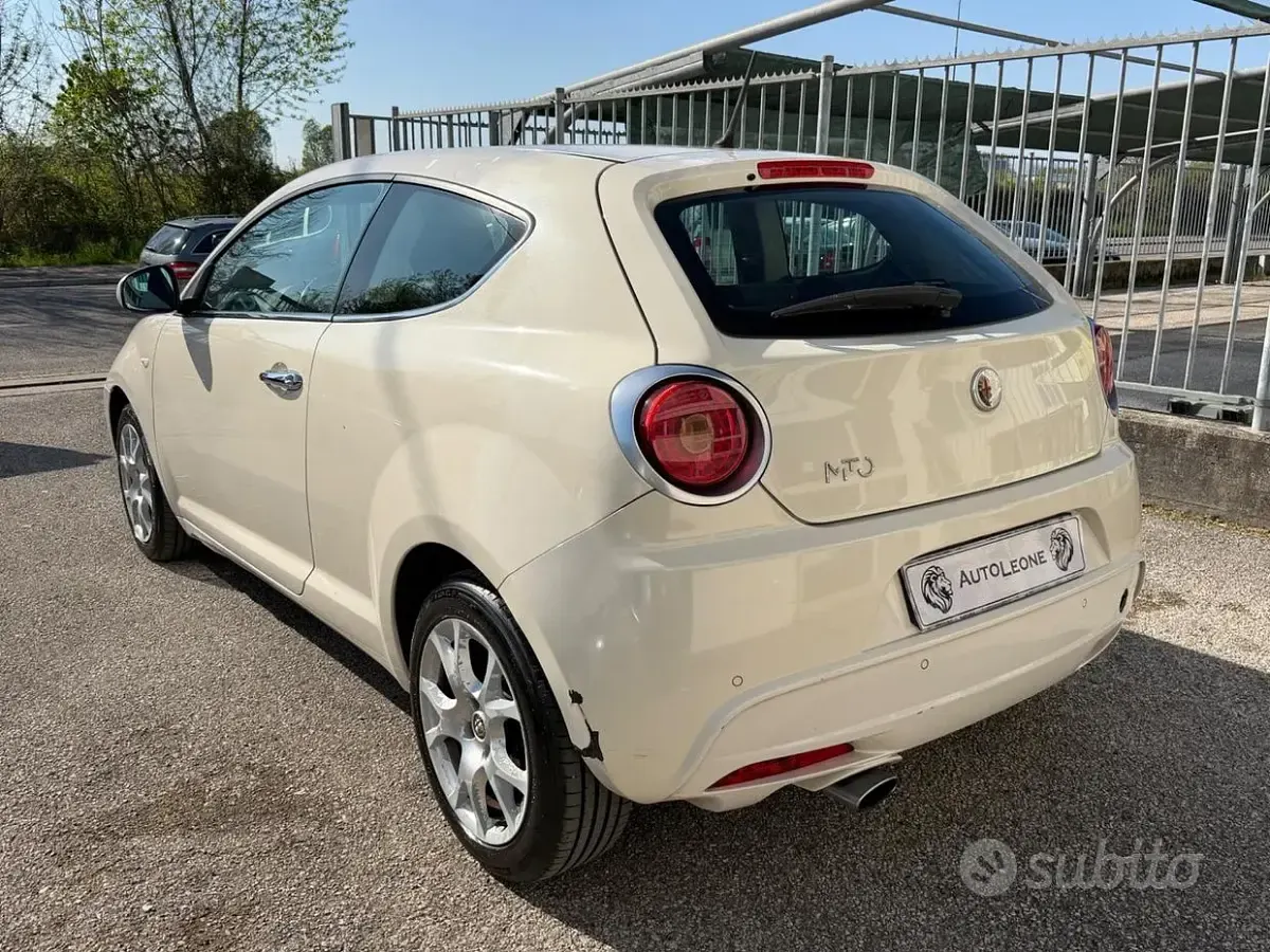 Usata Alfa Romeo MiTo Distinctive 120 CV (88 kW) 2009 Bianco Utilitaria