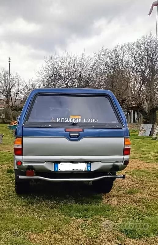 Usata Mitsubishi L200 99 CV (72 kW) 2001 Blu/azzurro Pick-up