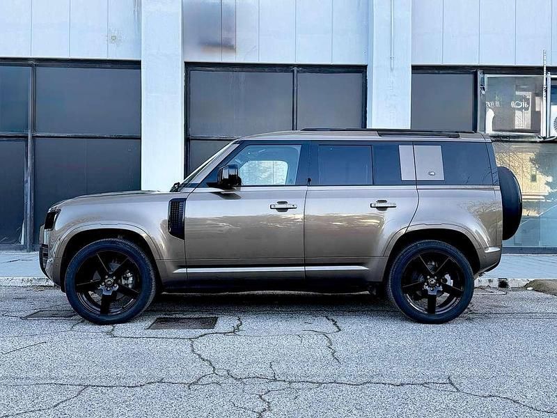 Usata Land Rover Defender 249 CV (183 kW) 2023 Oro SUV