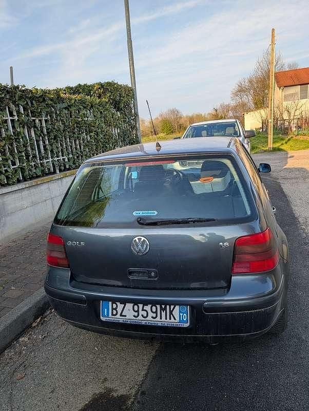 Usata VW Golf IV Highline 105 CV (77 kW) 2002 Berlina