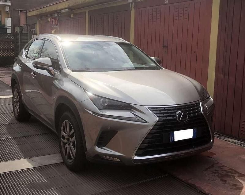 Grigio Usata 2018 Lexus NX300h Executive Line SUV | 23.900 € (Buon prezzo) - Immagine 1/4