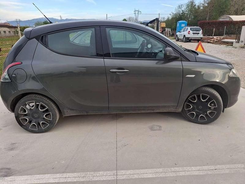 Usata Lancia Ypsilon S 69 CV (50 kW) 2014 Grigio Utilitaria
