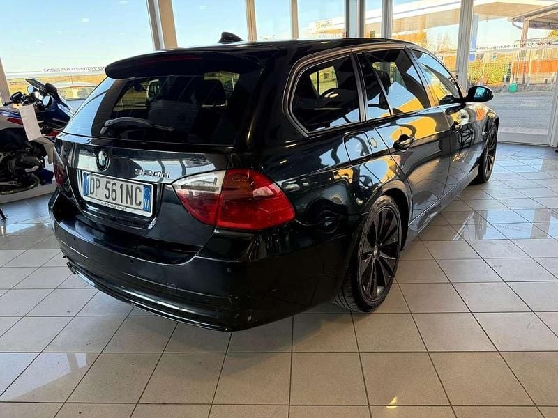 Usata BMW 320 177 CV (130 kW) 2008 Nero Station wagon