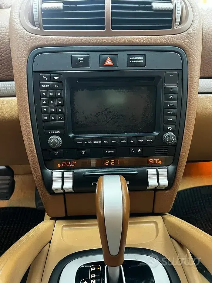 Usata Porsche Cayenne 250 CV (183 kW) 2006 Grigio SUV