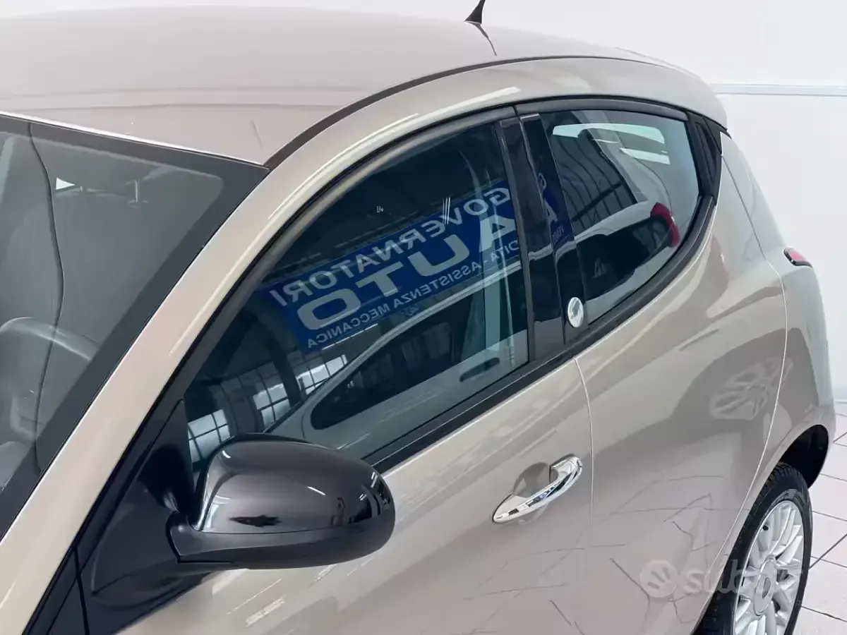 Usata Lancia Ypsilon 80 CV (58 kW) 2014 Marrone Utilitaria