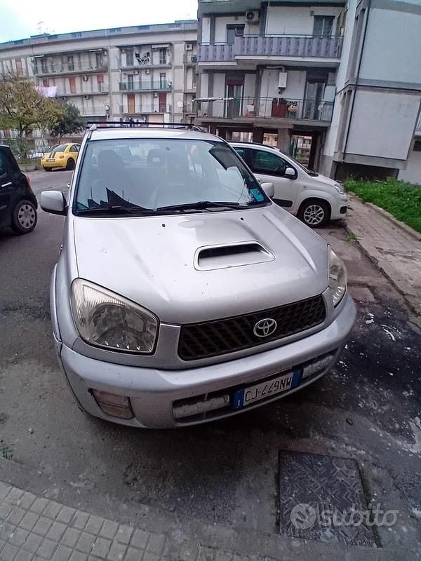 Usata Toyota RAV4 116 CV (85 kW) 2003 Grigio SUV