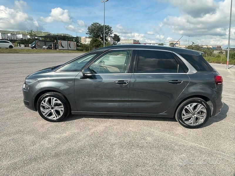 Verde Usata 2016 Citroën C4 Picasso Monovolume | 8500 € (Buon prezzo) - Immagine 1/4