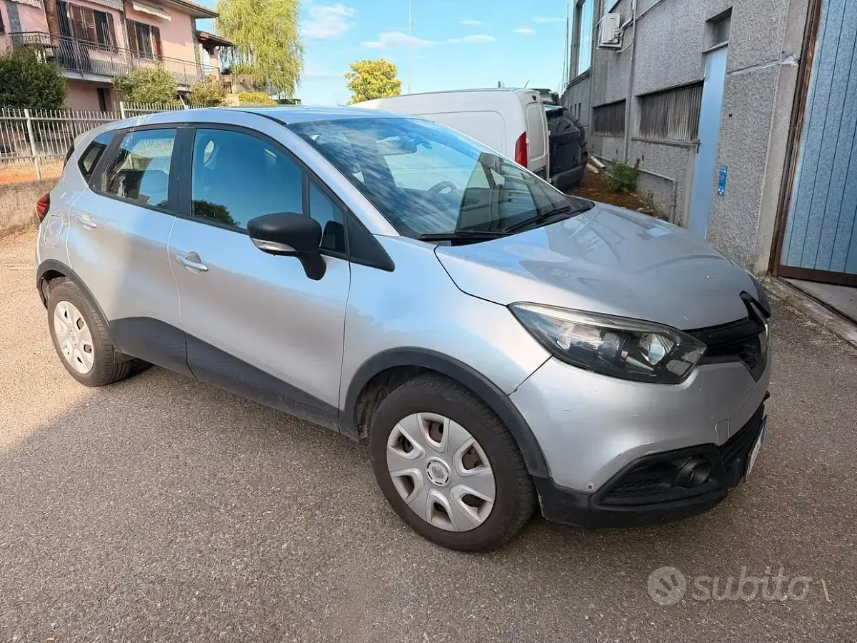 Usata Renault Captur 90 CV (66 kW) 2016 Grigio SUV