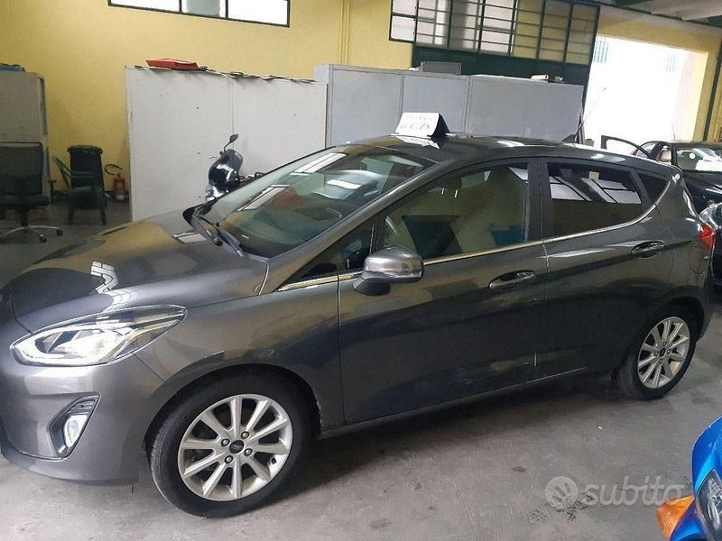 Grigio Usata 2020 Ford Fiesta Berlina | 10.500 € (Ottimo prezzo) - Immagine 1/4