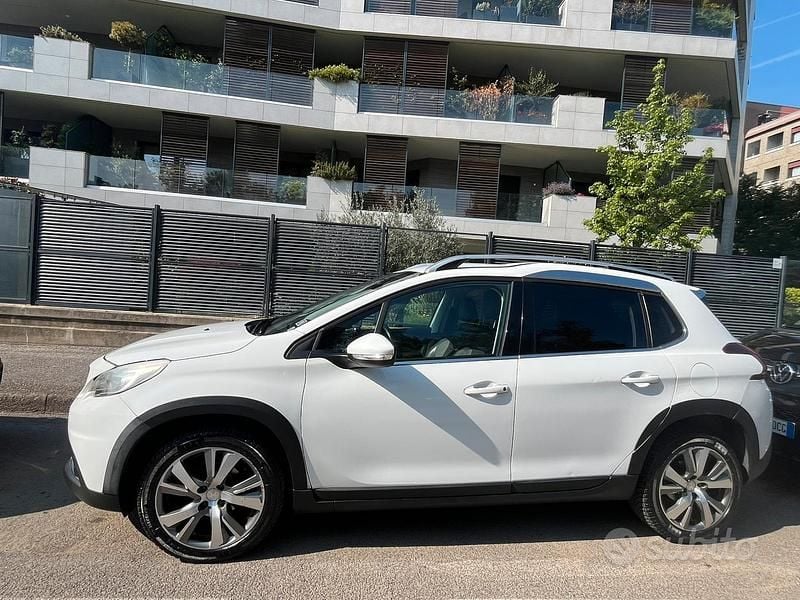 Usata Peugeot 2008 Allure 100 CV (73 kW) 2017 Bianco SUV