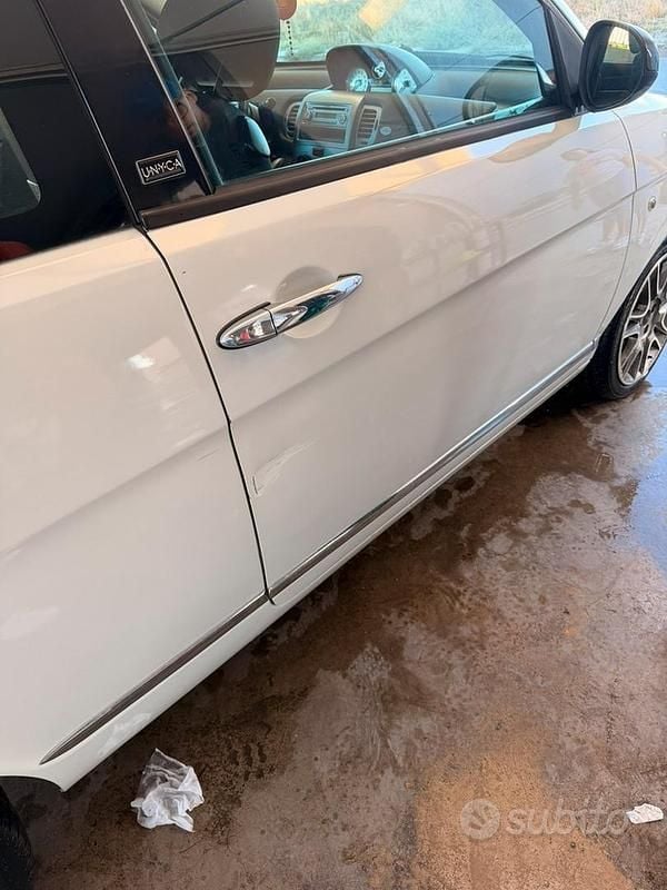 Usata Lancia Ypsilon 60 CV (44 kW) 2011 Bianco Utilitaria