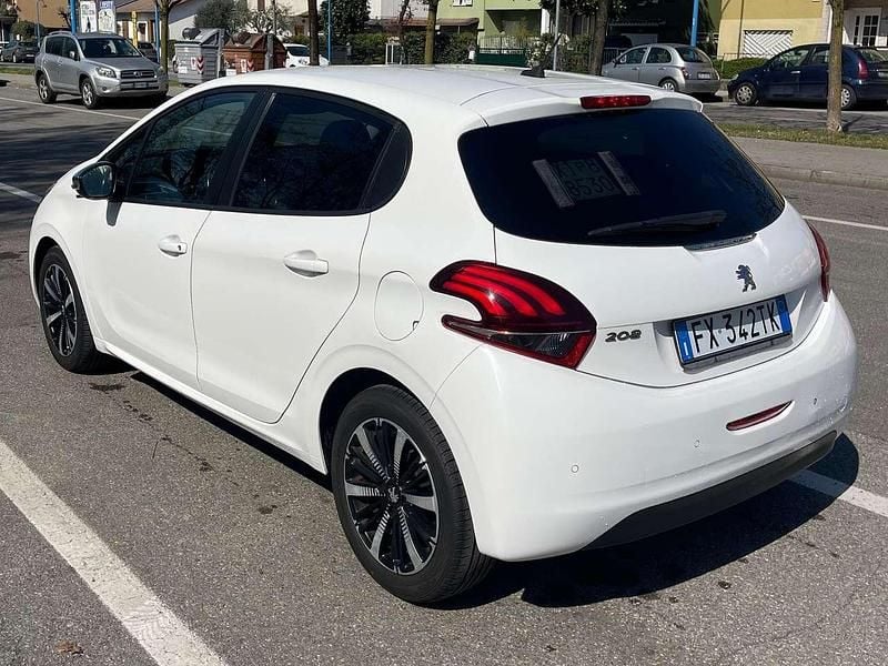 Usata Peugeot 208 Signature Sky 83 CV (61 kW) 2019 Bianco Utilitaria