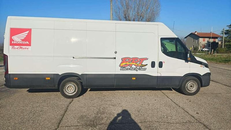 Usata Iveco Daily 126 CV (92 kW) 2016 Bianco Furgone