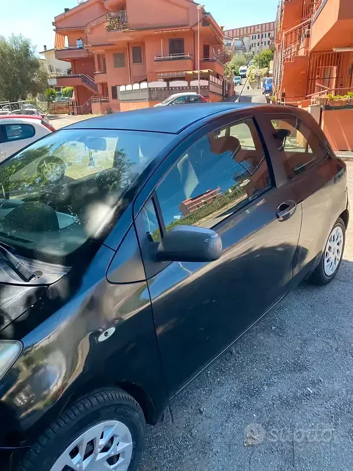 Usata Toyota Yaris 65 CV (47 kW) 2006 Nero Utilitaria