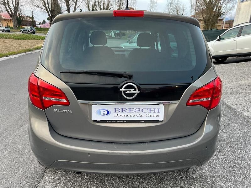 Usata Opel Meriva 101 CV (74 kW) 2011 Grigio Monovolume