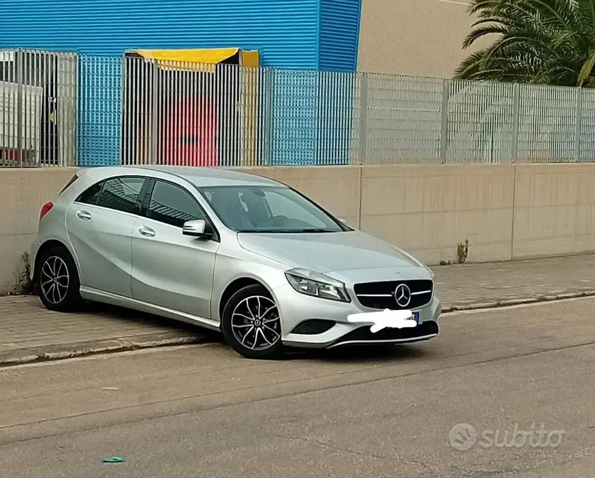 Usata Mercedes A180 109 CV (80 kW) 2014 Grigio Utilitaria