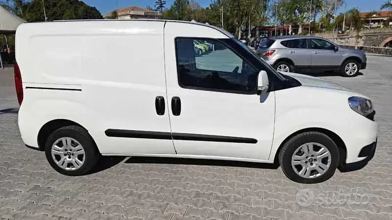 Usata Fiat Doblò 105 CV (77 kW) 2016 Bianco Monovolume
