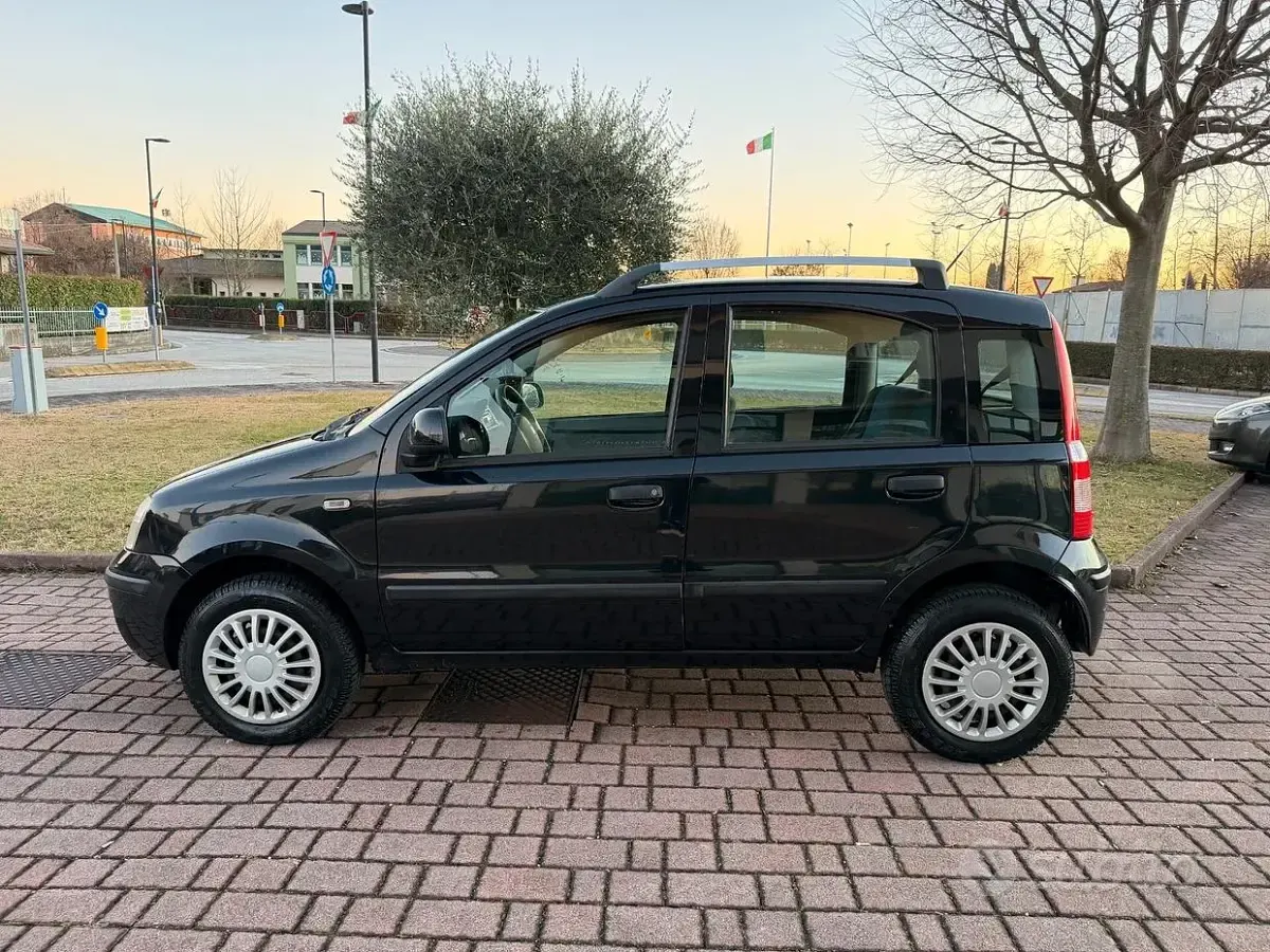 Usata Fiat Panda Active 69 CV (50 kW) 2011 Nero Utilitaria