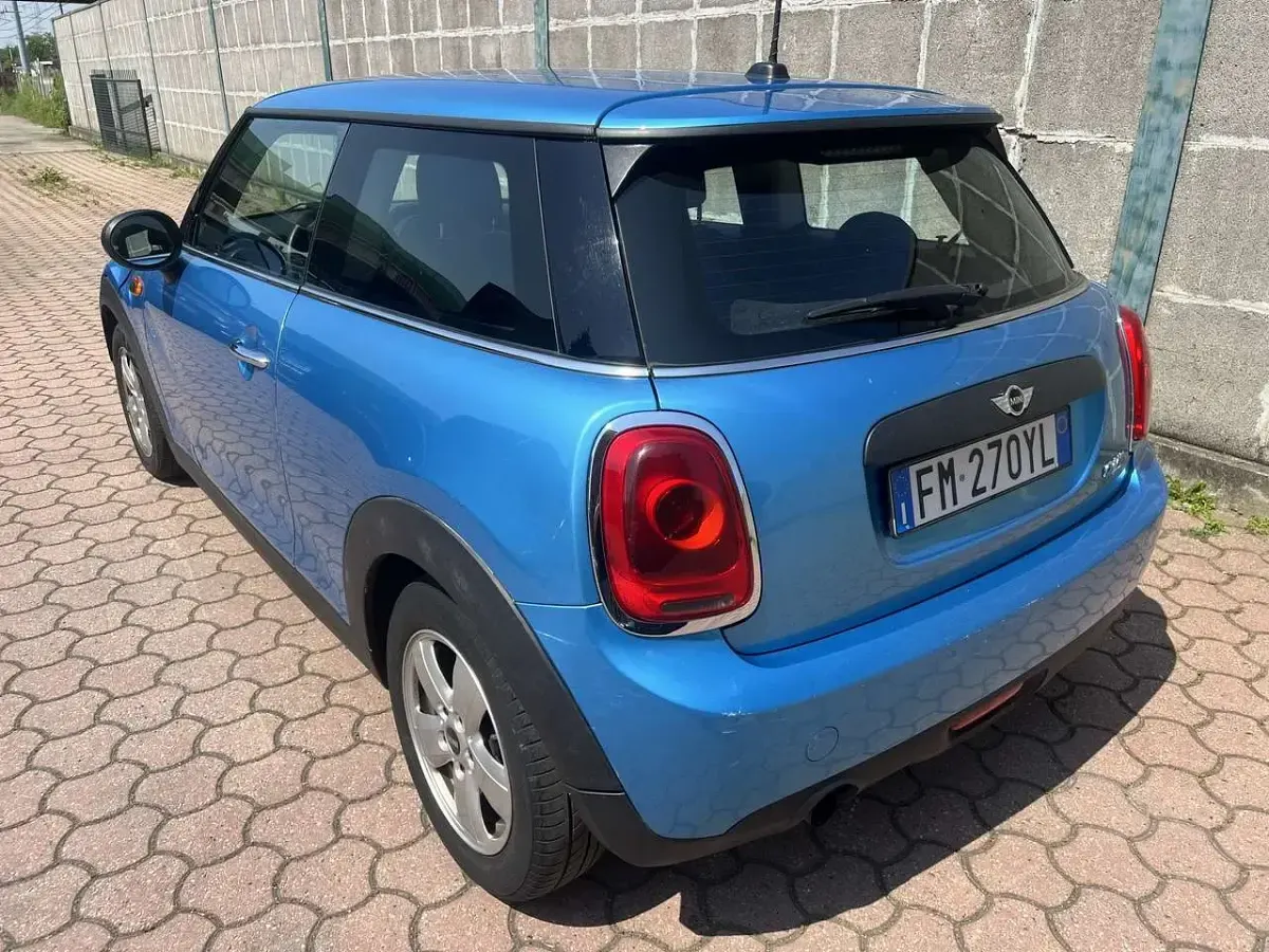 Usata Mini ONE 75 CV (55 kW) 2017 Blu/azzurro Utilitaria