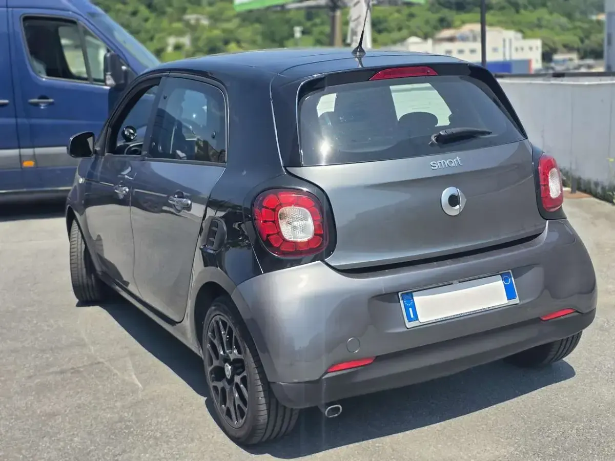 Usata Smart ForFour Prime 71 CV (52 kW) 2016 Grigio Utilitaria