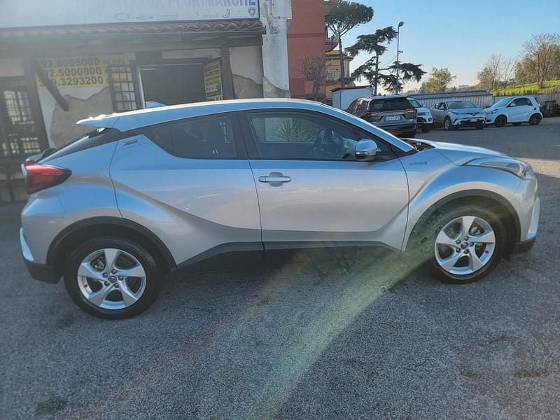 Usata Toyota C-HR Active 98 CV (72 kW) 2019 Argento SUV