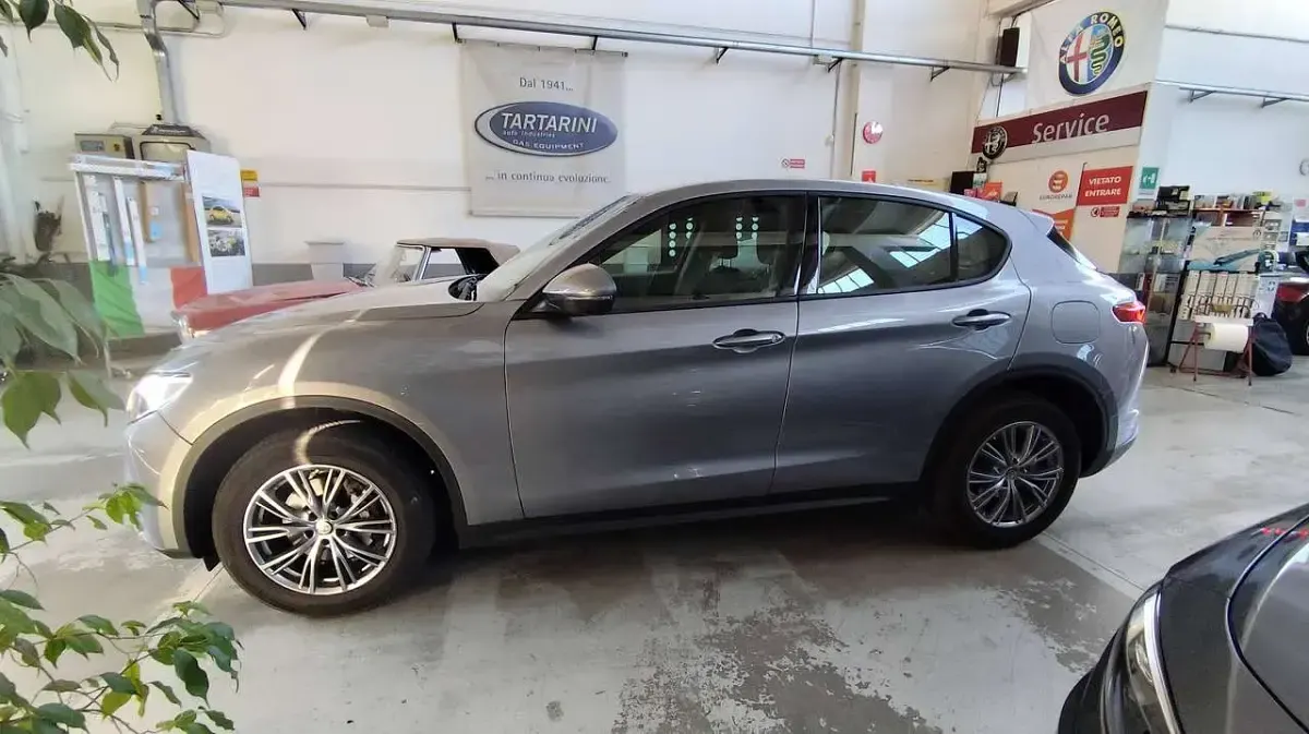Usata Alfa Romeo Stelvio Business 190 CV (139 kW) 2019 Grigio stromboli SUV