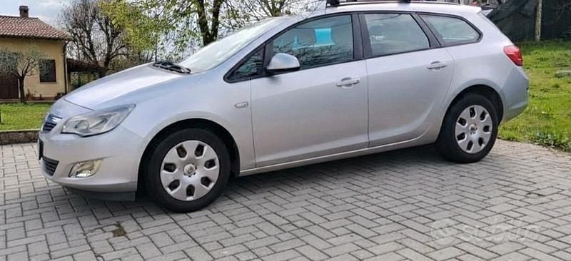 Usata Opel Astra S 110 CV (80 kW) 2011 Grigio Station wagon