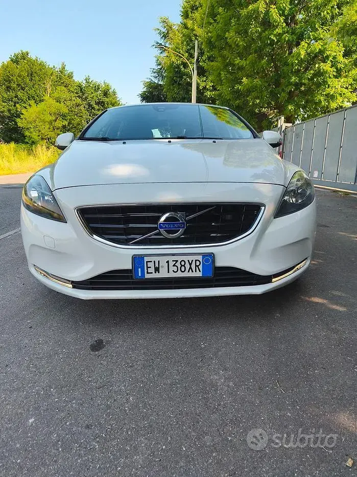 Usata Volvo V40 115 CV (84 kW) 2014 Bianco Berlina