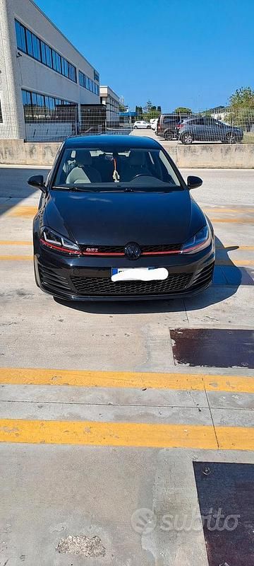 Occasion VW Golf VII Highline 110 ch (80 kW) 2015 Noir Berline