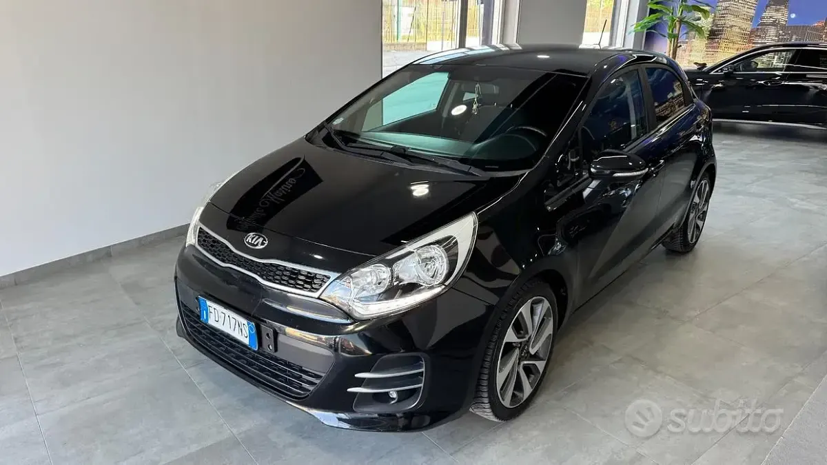 Usado Kia Rio 75 HP (55 kW) 2016 Preto Citadino