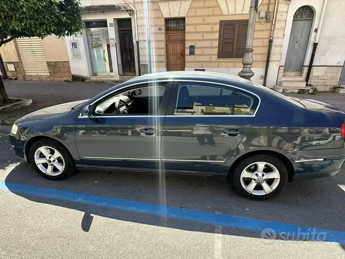Usata VW Passat 105 CV (77 kW) 2008 Blu Berlina