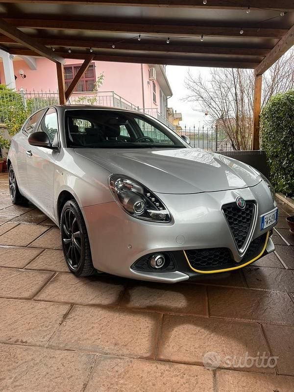 Grigio Usata 2019 Alfa Romeo Giulietta Tre volumi | 14.000 € (Buon prezzo) - Immagine 1/4