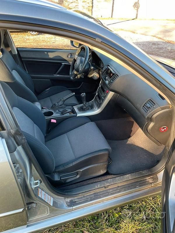 Usata Subaru Legacy 165 CV (121 kW) 2005 Grigio Station wagon
