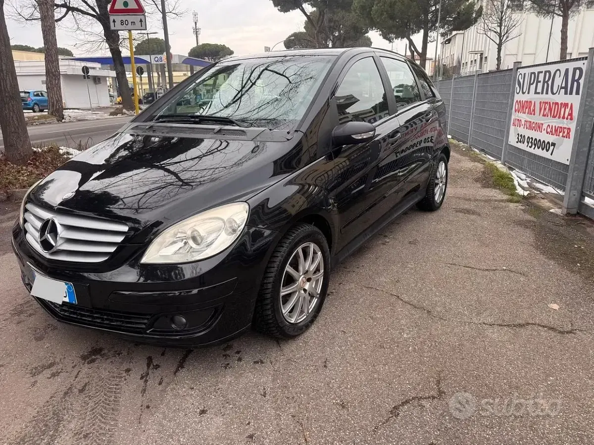Usata Mercedes B180 109 CV (80 kW) 2006 Nero Monovolume