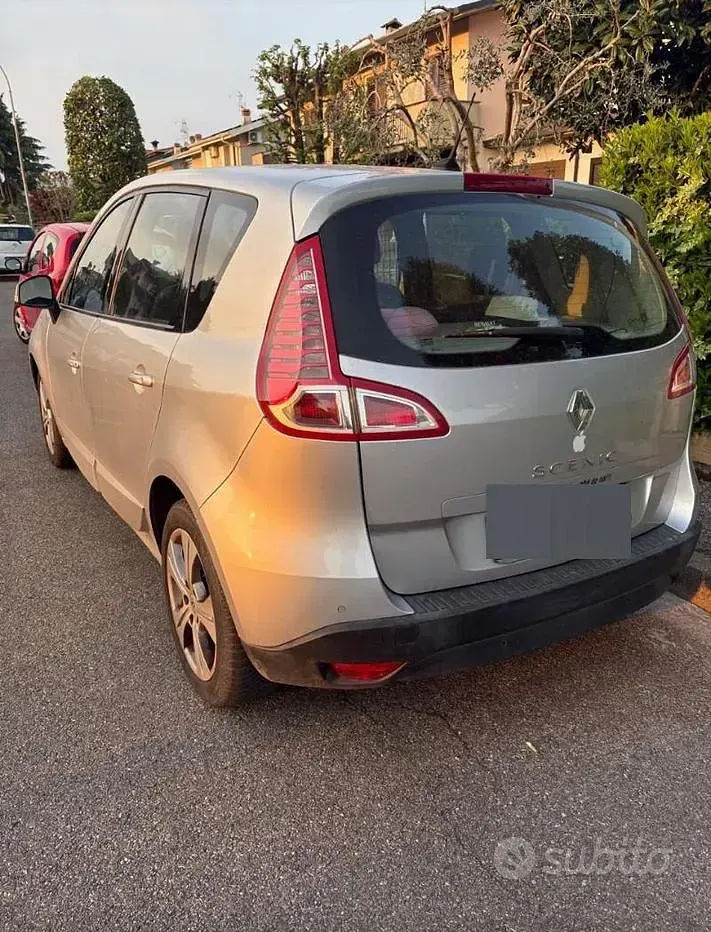 Usata Renault Scénic III Dynamique 110 CV (80 kW) 2011 Monovolume