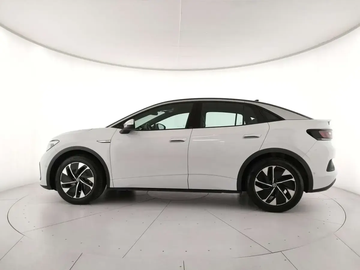 Usata VW ID.5 Pro Performance 150 kW (204 CV) 2023 Glacier white metallizzato nero SUV