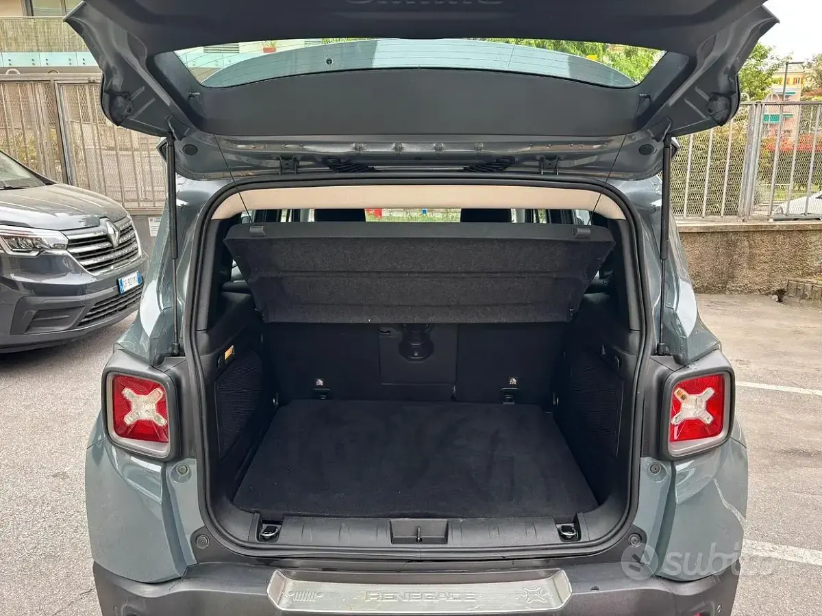 Usado Jeep Renegade Limited 120 CV (88 kW) 2018 Gris SUV