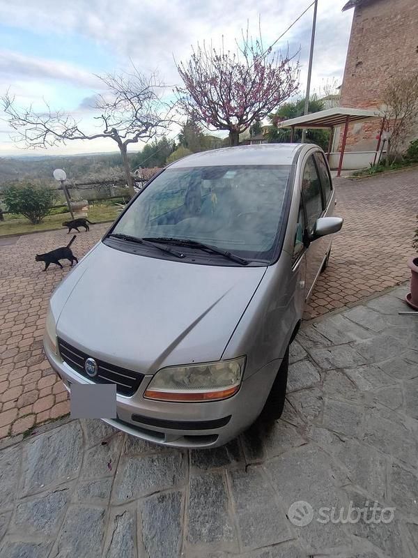 Usata Fiat Idea Active 95 CV (69 kW) 2004 Grigio Monovolume