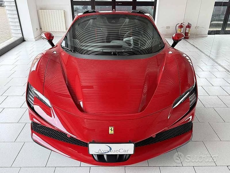 Nuova Ferrari SF90 1030 CV (757 kW) 2025 Rosso corsa / pastello Cabrio