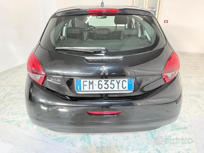Usata Peugeot 208 Allure 74 CV (54 kW) 2017 Nero Utilitaria