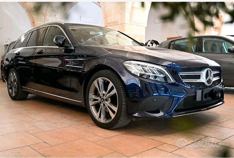 Usata Mercedes C220 194 CV (142 kW) 2019 Blu Berlina