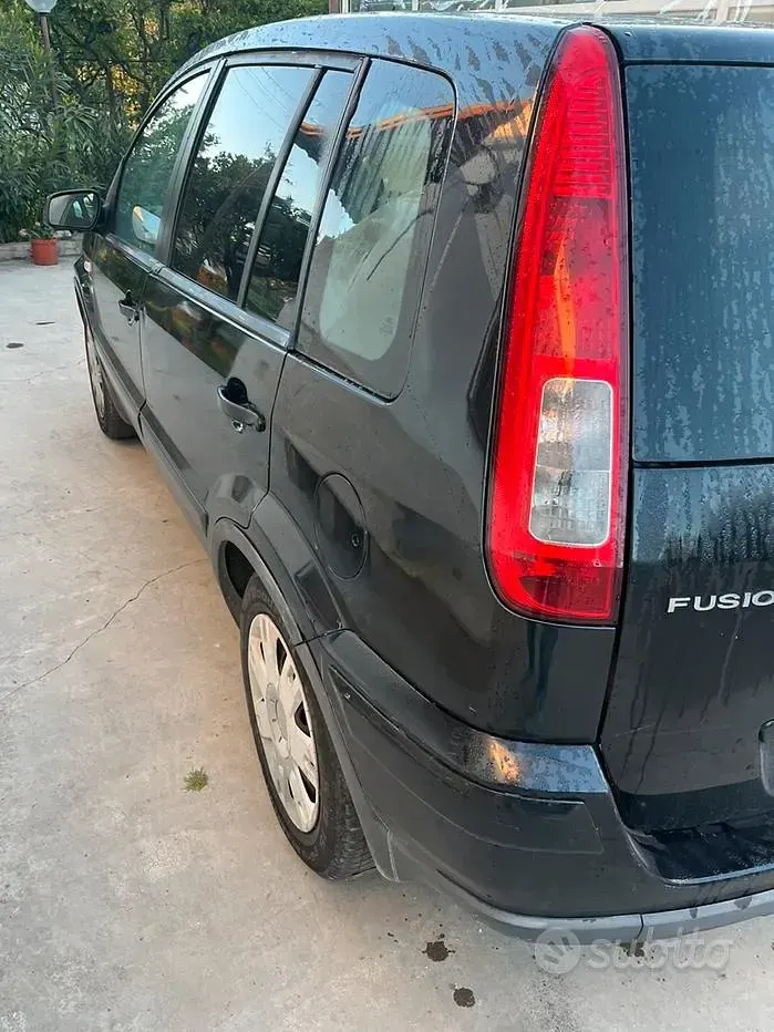 Usata Ford Fusion 68 CV (50 kW) 2006 Utilitaria