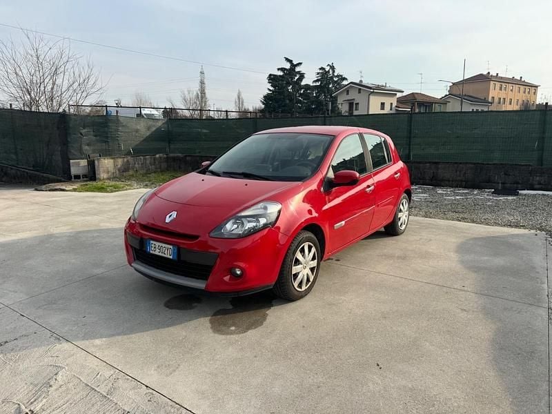 Usata Renault Clio II Dynamique 72 CV (52 kW) 2010 Rosso Berlina